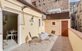 Catania Central Apartment With Terrace- Casa Mariella
